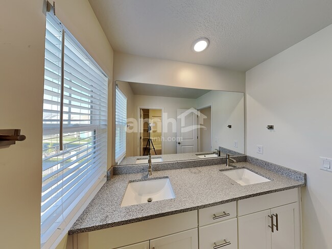 Building Photo - 11122 S Seagrass Dr