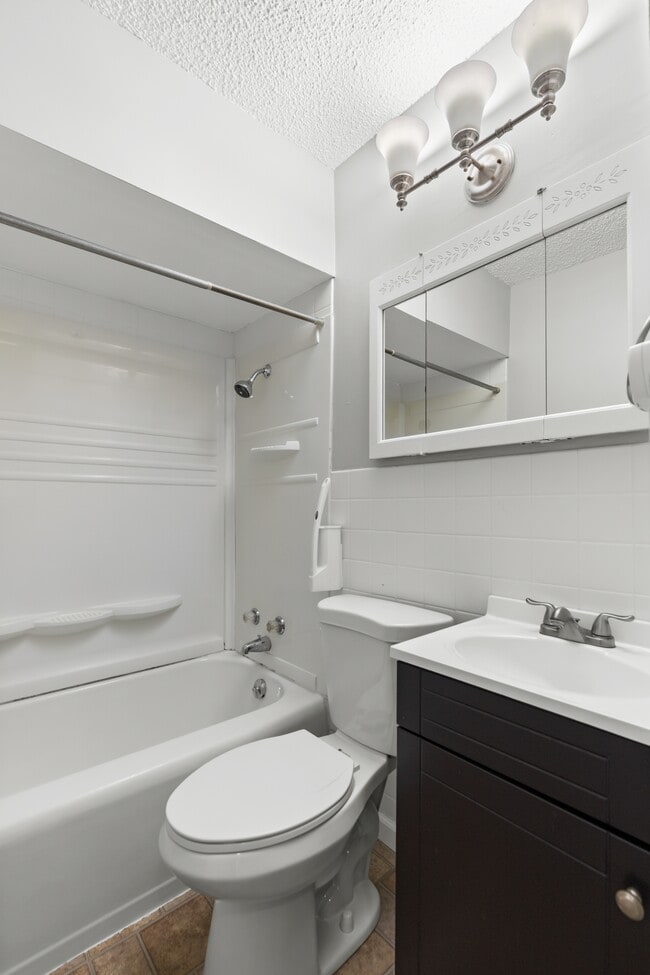 Building Photo - 1120 Gahan Dr