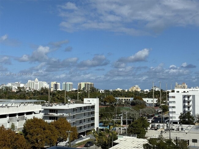 Building Photo - 1000 West Ave