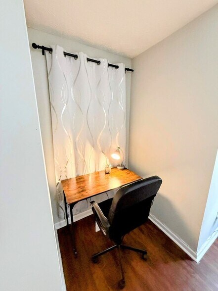 Building Photo - 5405 Glen Haven Dr