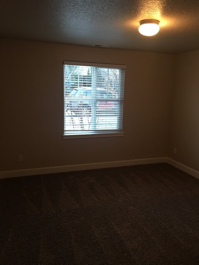 Building Photo - Single level home in Foxborough!