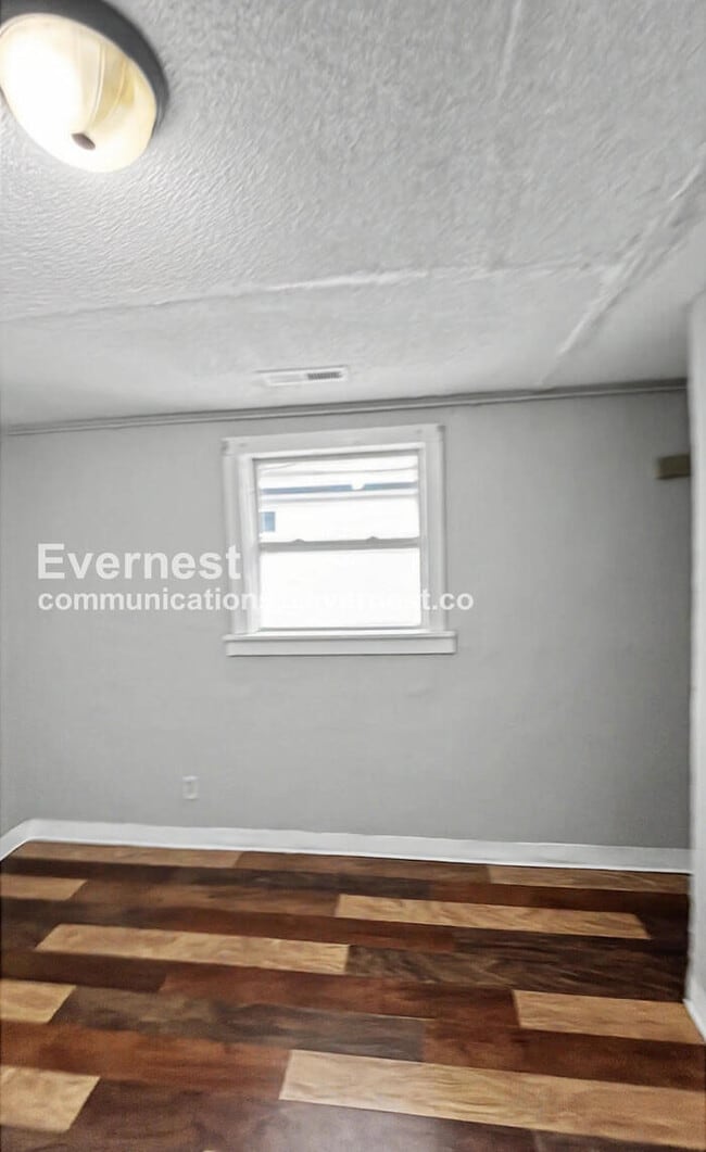 Building Photo - 1924 Blackford St