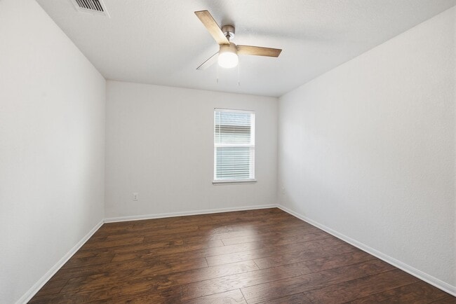Building Photo - Four Bedroom Home in Manor