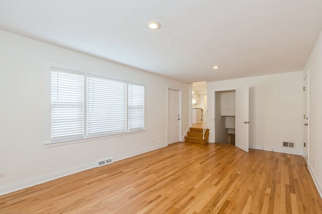 Building Photo - 5018 Dobson St