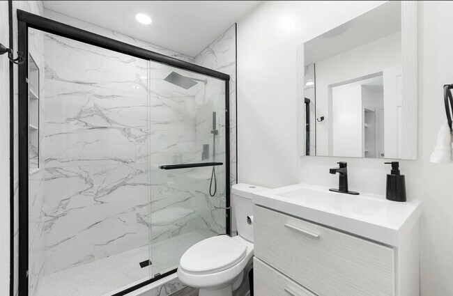 Building Photo - 181 SE Fallon Dr