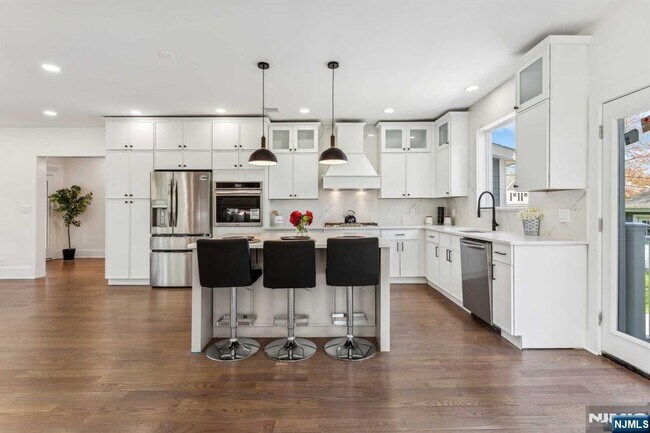 Building Photo - 648 East St