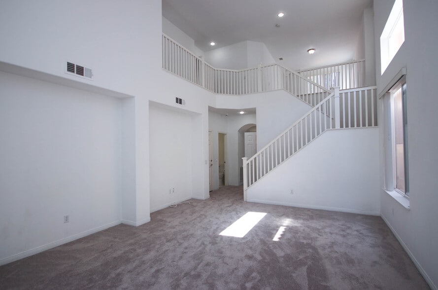 Building Photo - 2911 Spruce Ct