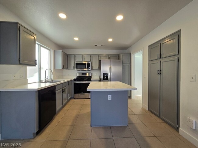 Building Photo - 1708 Sierra Valley Way