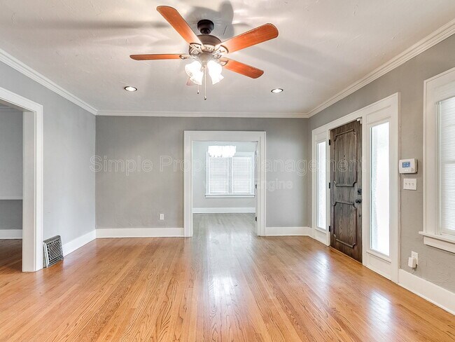 Building Photo - 2005 NW 18th St