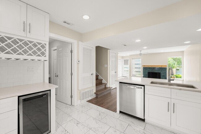 Building Photo - 6410 Chimney Creek Cir