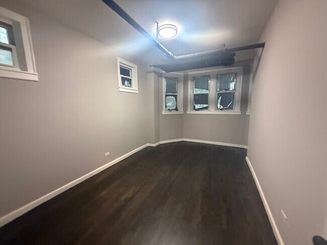 Building Photo - 4954 N Harding Ave
