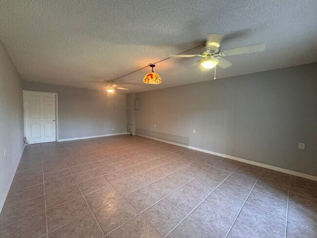 Building Photo - 814 Hidden Harbour Dr
