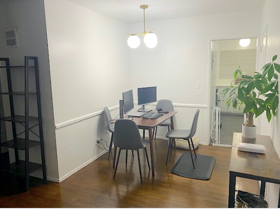 Building Photo - 916 N Sweetzer Ave