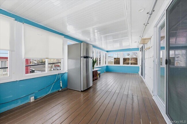 Building Photo - 401 W Walnut St