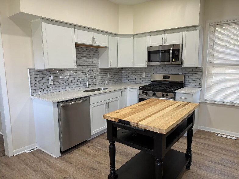 Building Photo - 10450 W 93rd Ave