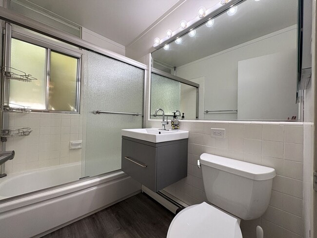 Building Photo - Eichler-Style Gem in Desirable Triple El N...