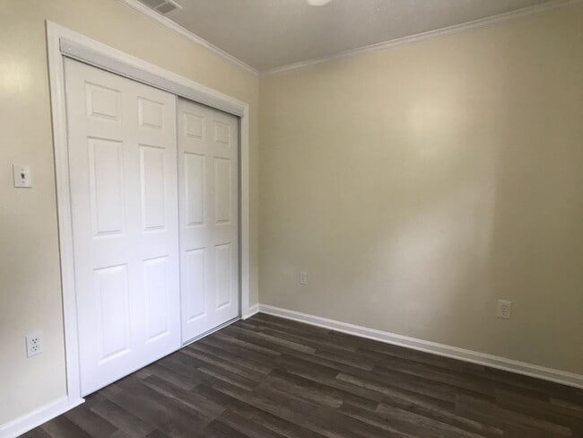 Building Photo - 1 Pointer Pl