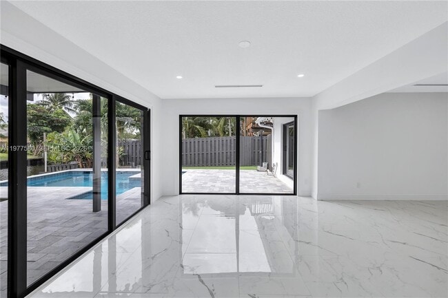 Building Photo - 1608 SW 5th Ct