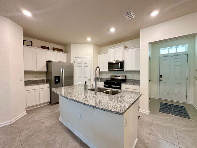 Building Photo - Adorable Townhome in Heart of St. Johns Co...