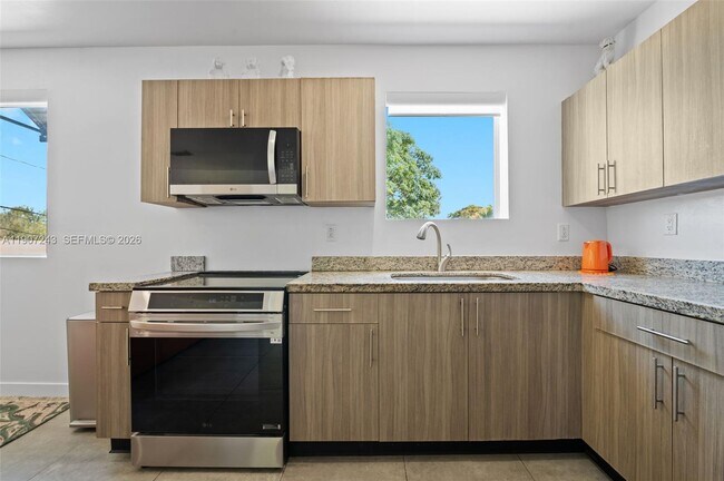 Building Photo - 165 NW 39th St