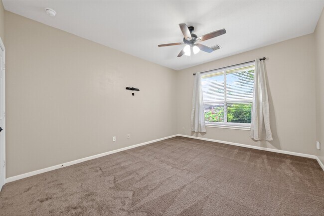 Building Photo - 232 Doncaster