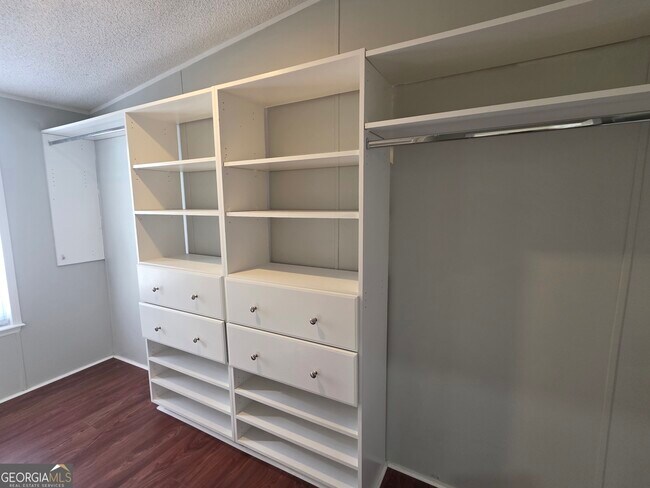 Building Photo - 203 River Oak Dr