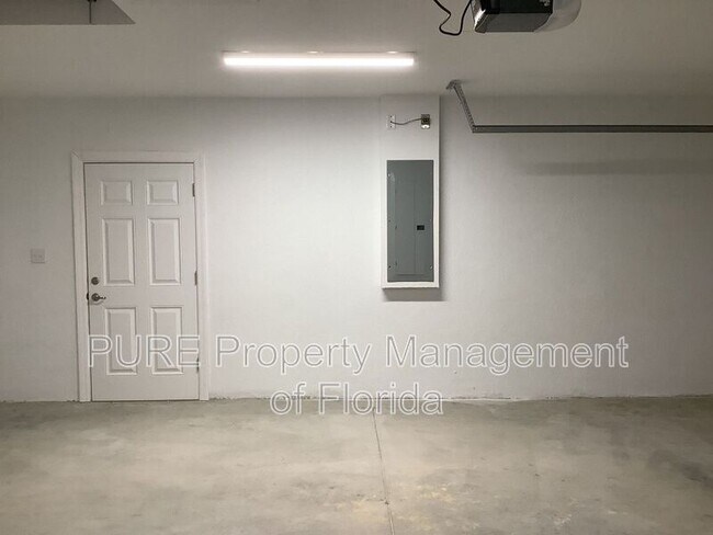 Building Photo - 16 Bay Court Pass