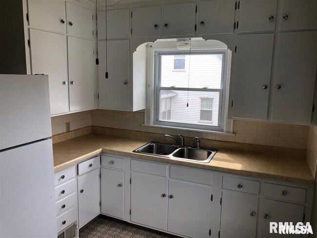 Building Photo - 2608 Wilkes Ave