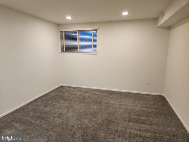 Building Photo - 14630 Bauer Dr