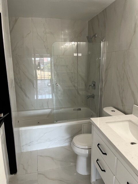 Master Bath Shower - 3808 Stocker St