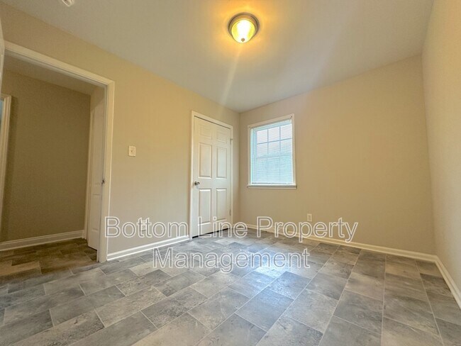 Building Photo - 1713 Longleaf Dr