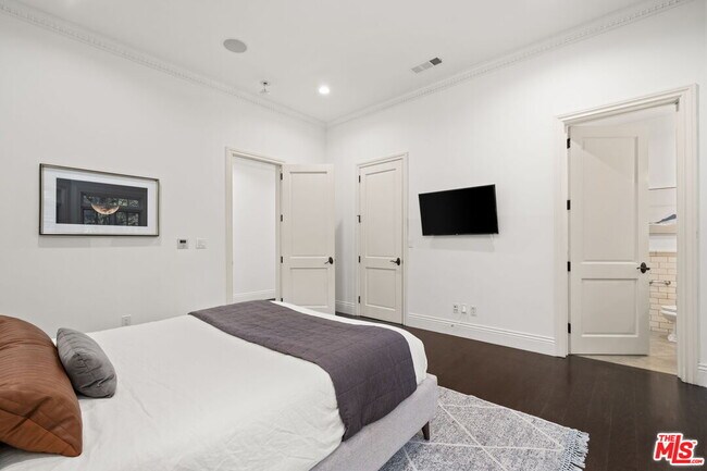 Building Photo - 4923 Amigo Ave