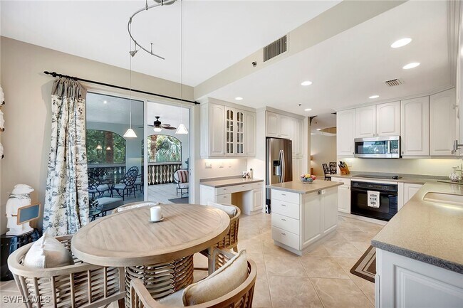 Building Photo - 1004 5th St S