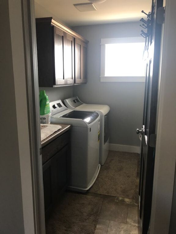 Building Photo - 3 Bedroom, 2 1/2 Bathroom Townhouse -2 weeks free rent with 1-year lease-