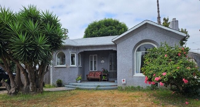 Building Photo - 2031 S Curson Ave