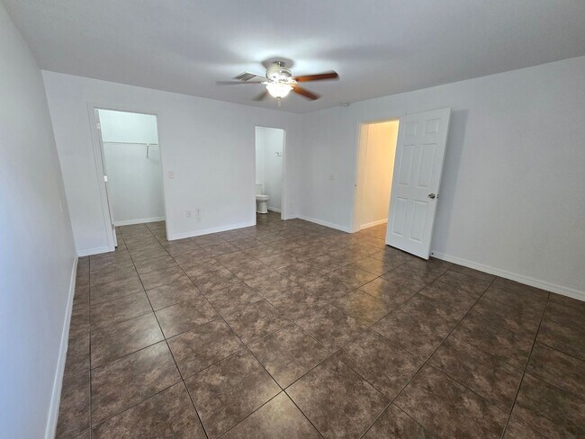 Building Photo - 2147 Dodge Ave