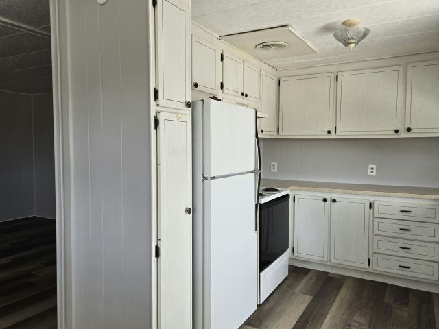 Building Photo - 217 48th Ave W