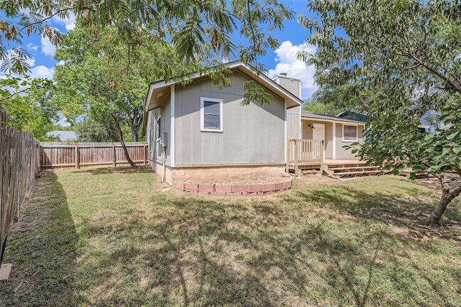 Building Photo - 9802 Briar Ridge Dr