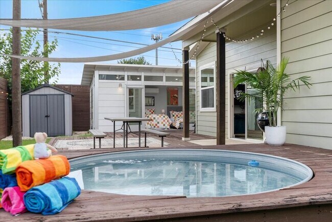 Building Photo - 6301 Santos St