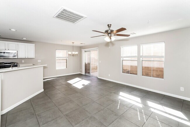 Building Photo - 151 Desert Pond Ave