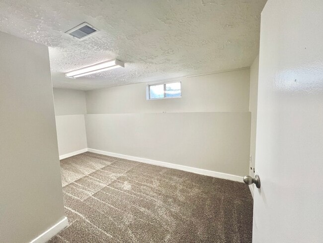 Building Photo - 30 S 400 E
