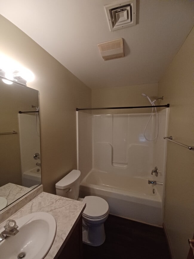 Building Photo - 108 Girard Ave