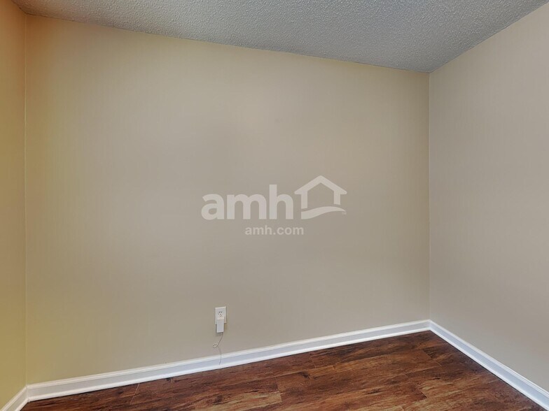 Building Photo - 123 Ivy Mill Way