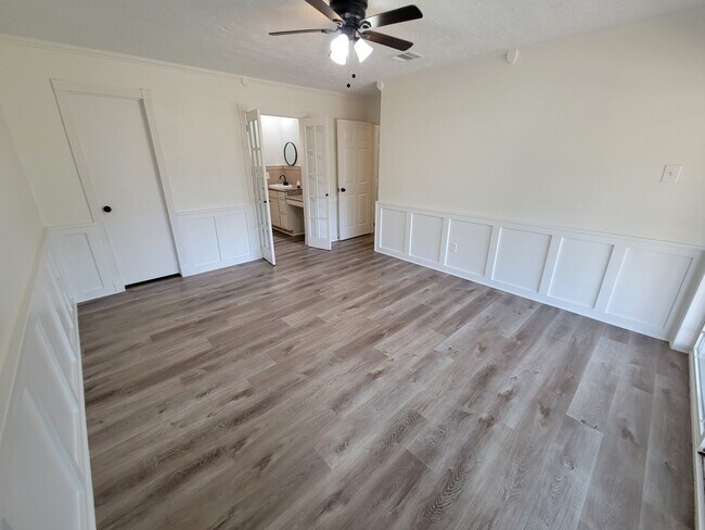 Building Photo - 22522 Deville Dr