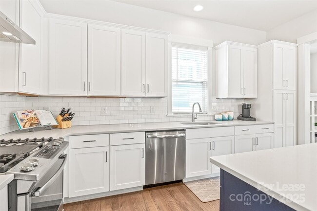 Building Photo - 5210 Kelly St