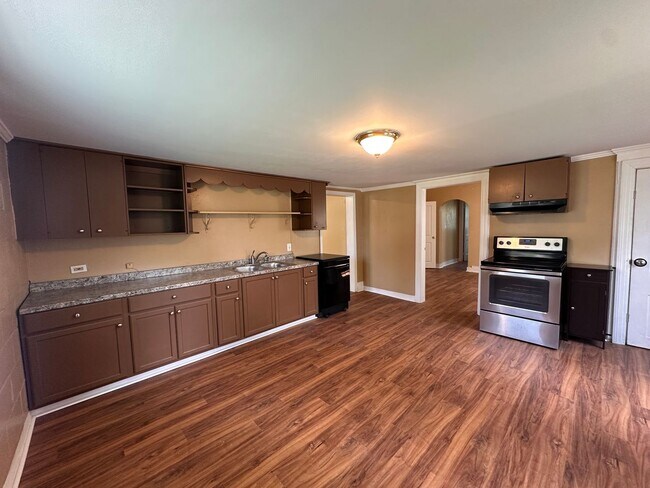 Building Photo - Charming Prospect Cottage with Spacious Yard