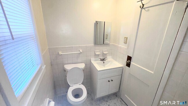 Building Photo - 127 Lebanon St