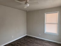 Building Photo - 1422 W Mariposa Dr