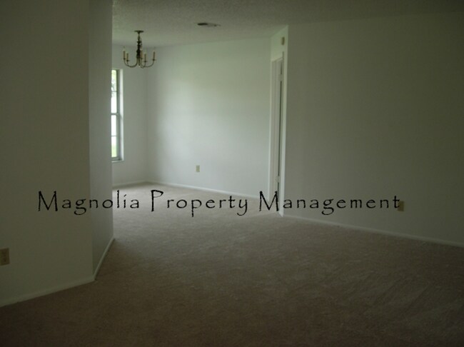 Building Photo - 7729 Indian Ridge Trail N