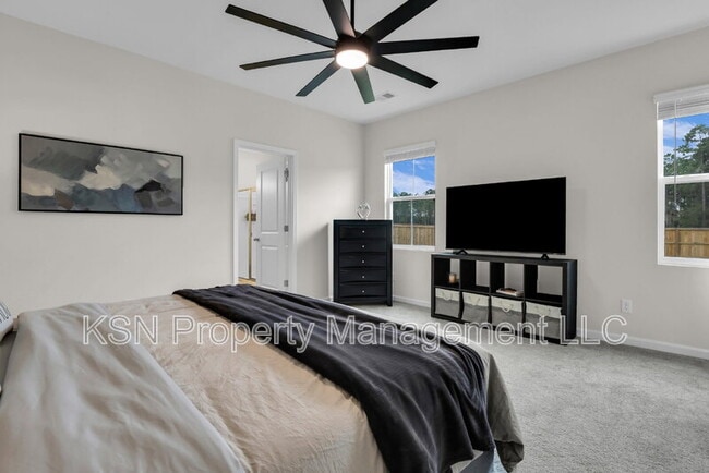 Building Photo - 107 Firefly Cir